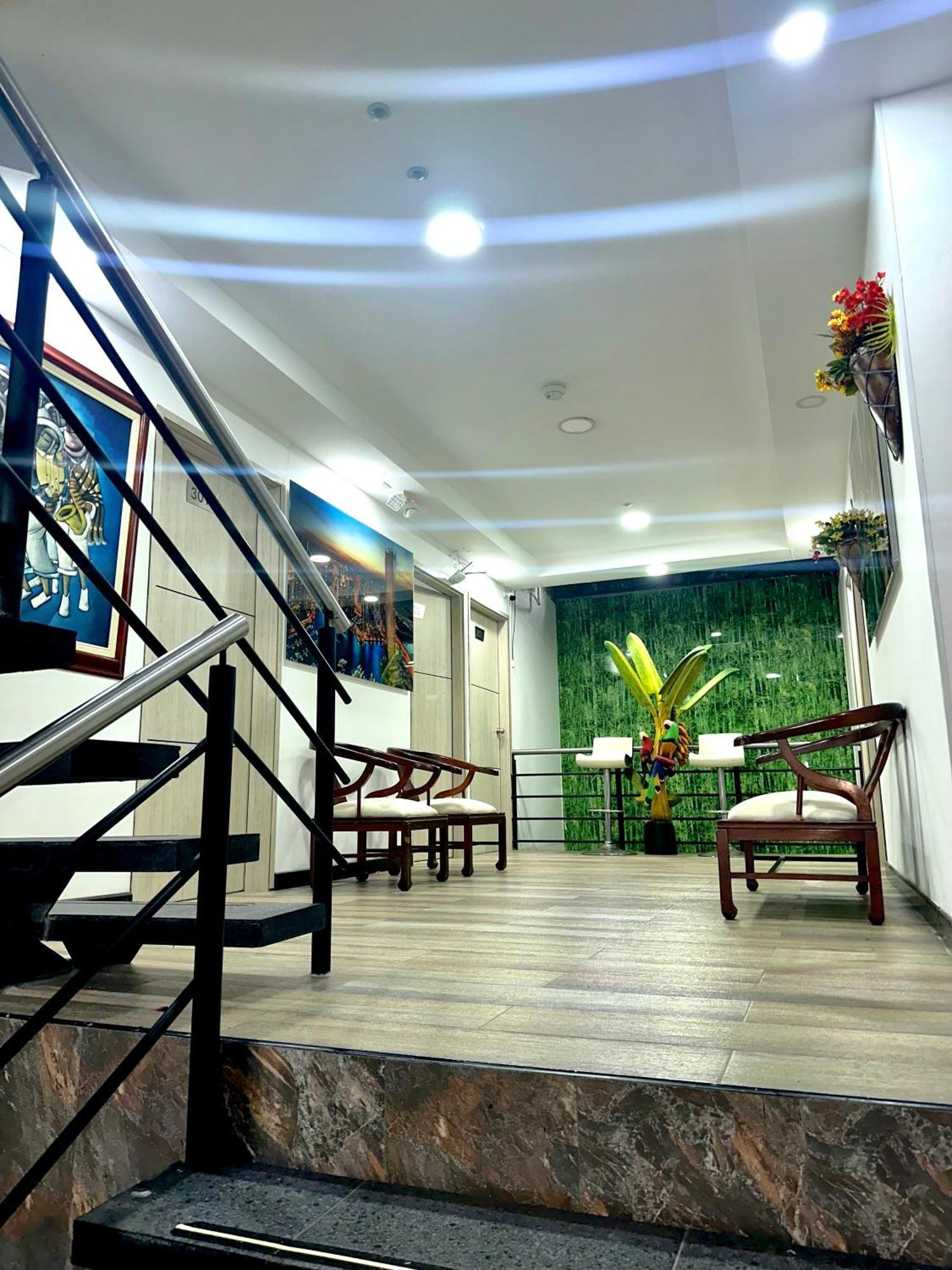 Hotel Los Maderos Кали Экстерьер фото