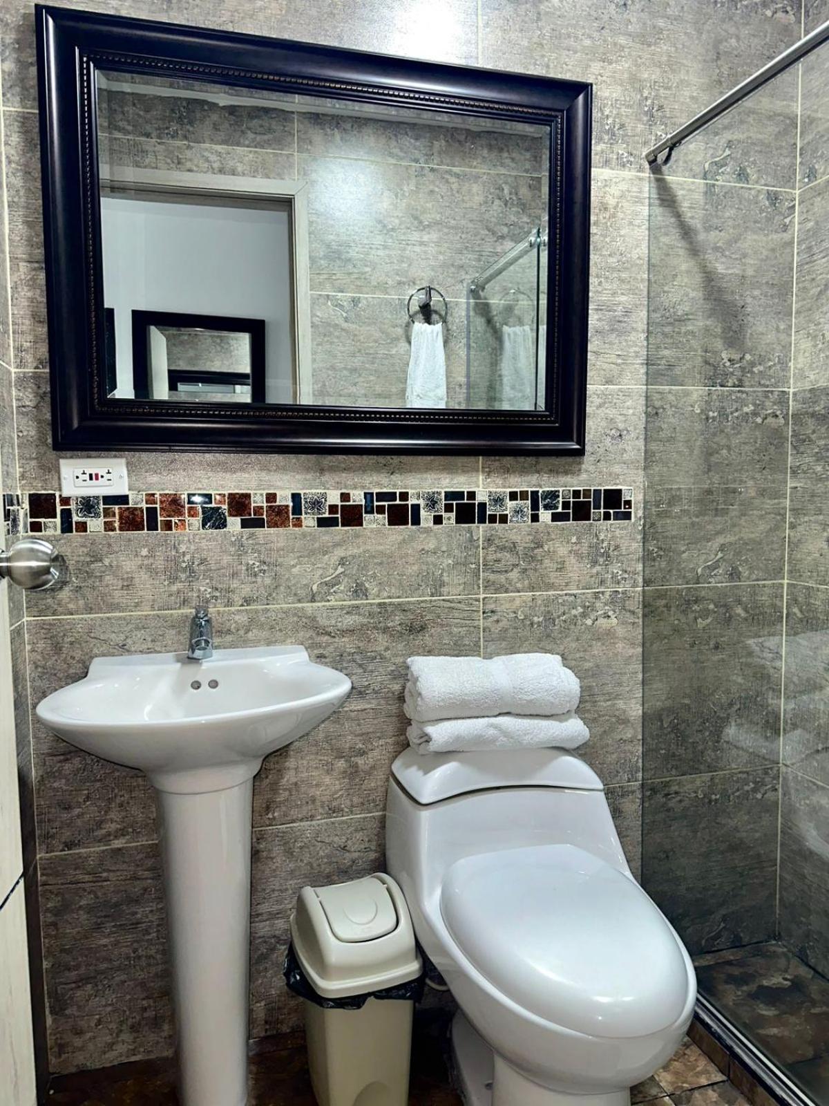 Hotel Los Maderos Кали Экстерьер фото